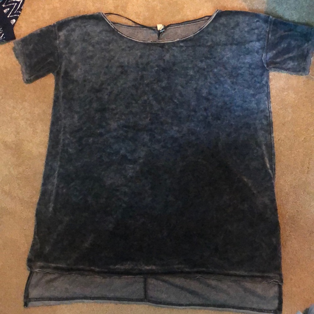 Short sleeve shirt. Good for beach cover up